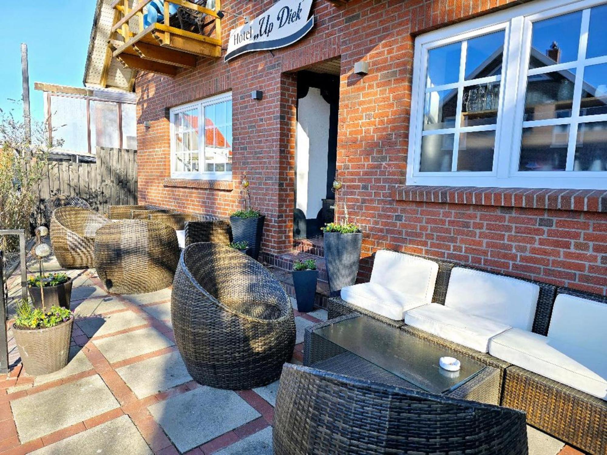 Hotel Up Diek Carolinensiel Exterior photo